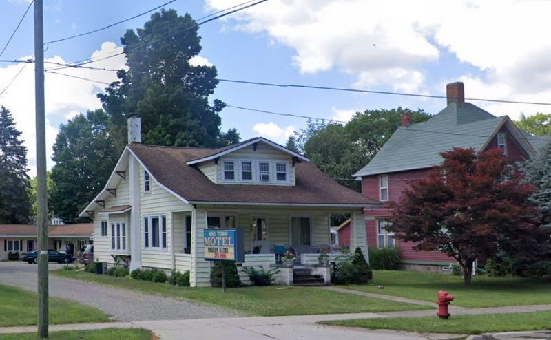 Midtown Motel (Dar-Bea Motel) - Street View (newer photo)